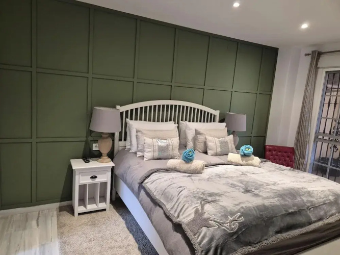 Duplex Apt, 3 Bedroom, Sleeps 6, Pool
