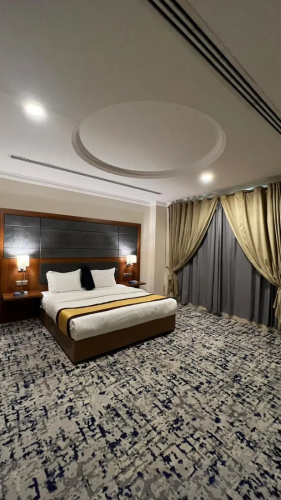 Grandeur East