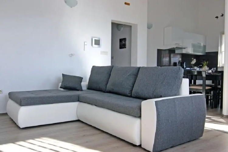 Central - 40m From the Beach - A3