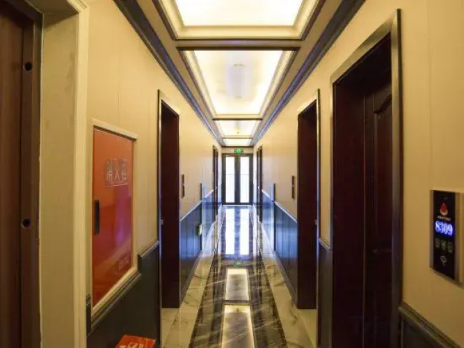 Daocheng Century Aden Hotel