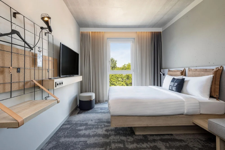 Moxy Simmern
