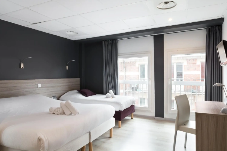 Standard Triple room