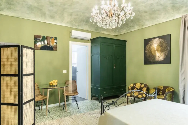 Bowie's Rooms