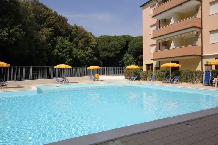 Lovely 3 Room Flat in Rosolina With Shared Pool
