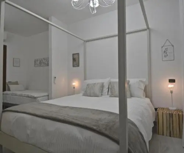 Vatican Luxury 2bd 2ba Apartment