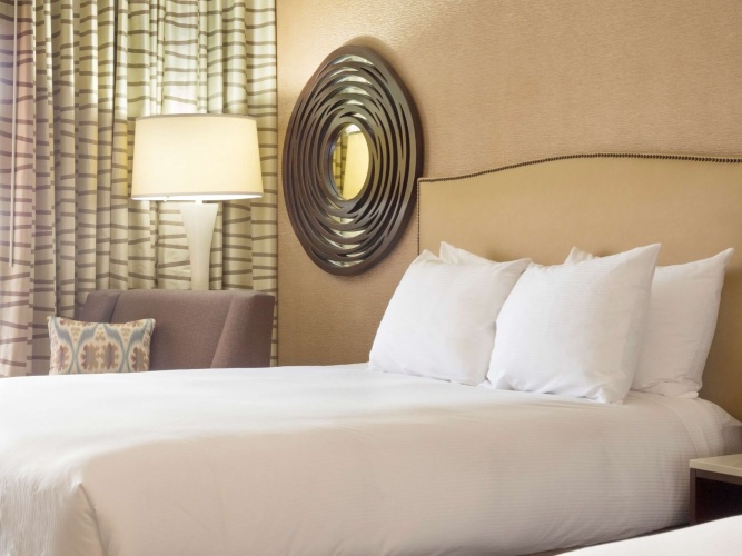 Hilton Phoenix Airport photo 8