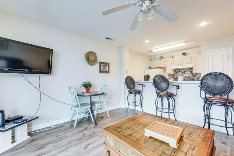Walk to Beach: North Myrtle Beach Condo w/ Sunroom