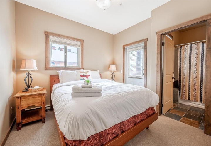 4 Bedrooms Standard Duplex room with mountain view