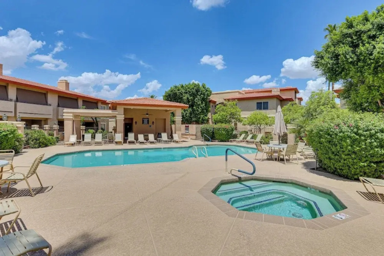 5 Mi to Hiking & Golf: Phoenix Gem w/ Pool Access