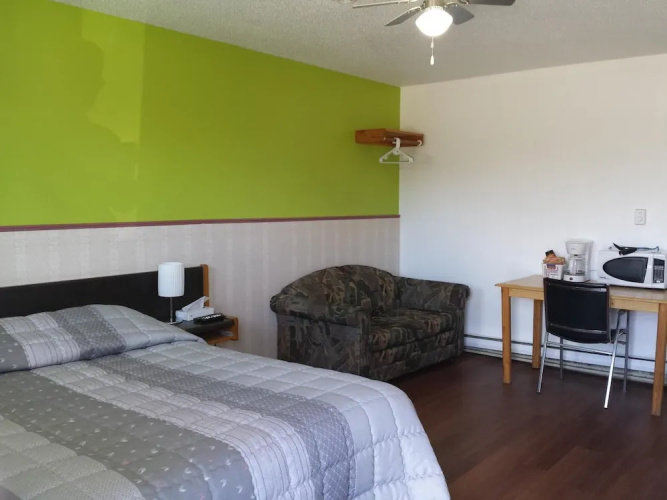Moosomin Motel