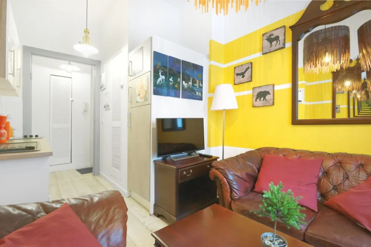 Sweet Central Tiny Apartment for 4 People
