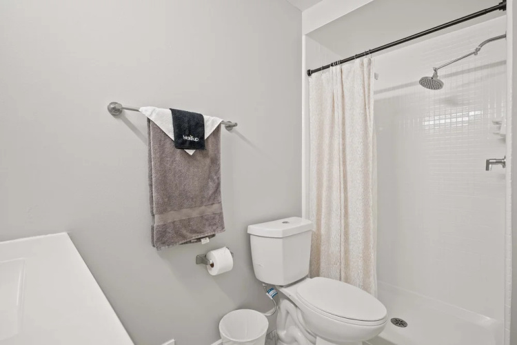 2-bedroom Spacious Stay