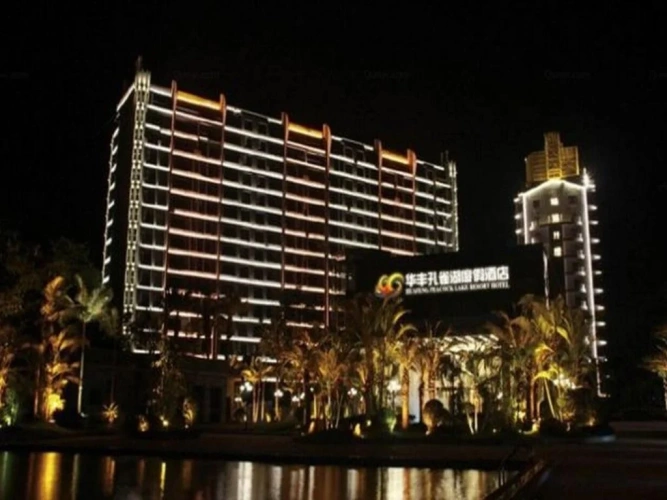 Huafeng Peacock Lake Hotel & Resort