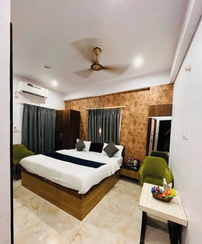 Deluxe Double room with city view
