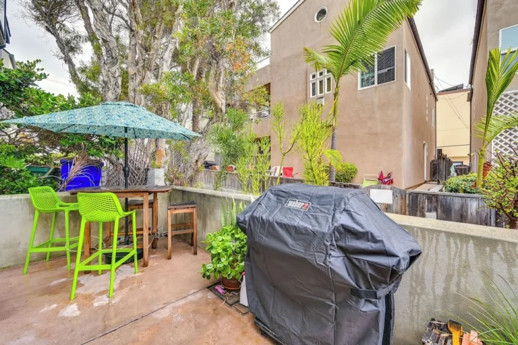 3 Bedrooms Cottage with balcony