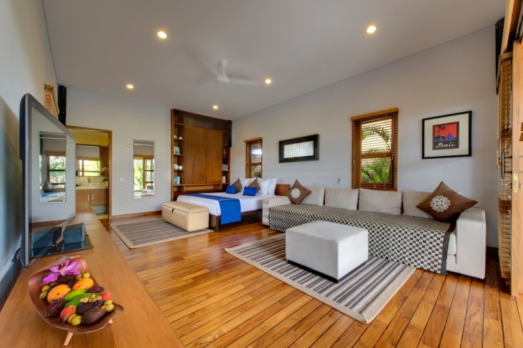 Villa 5 Br - 2 min Walk From Kudeta
