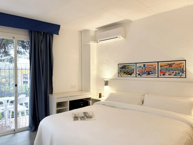 Deluxe Triple room with balcony