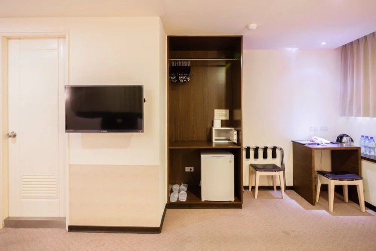 Standard Quadruple Family room