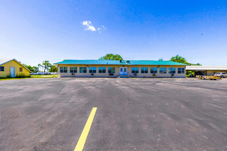 Country Hearth Inn & Suites By Oyo Sturgis - Shipshewana, IN