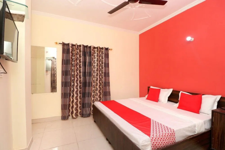 OYO 27670 Ts Hotel
