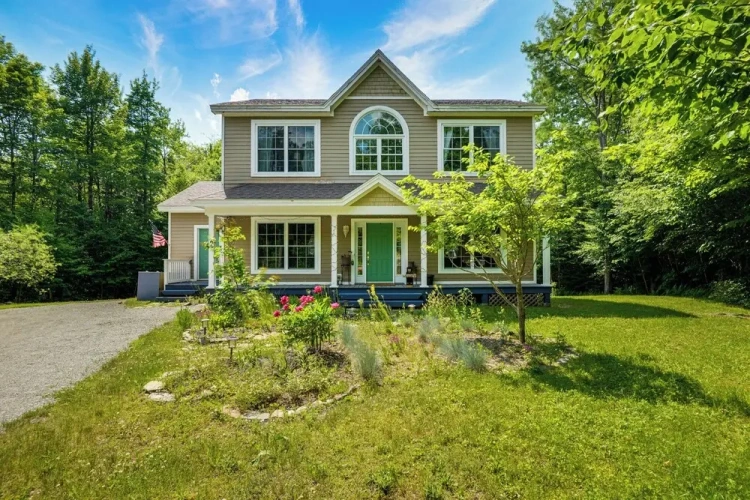 4 Bedrooms Cottage with balcony