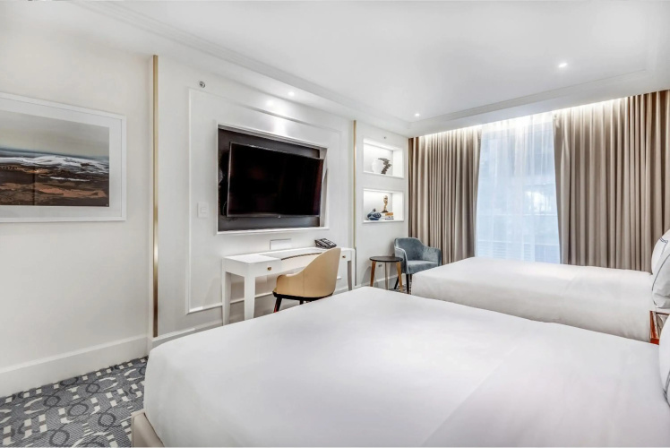 AZUR Legacy Collection Hotel