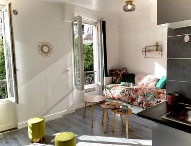 Charming Studio With Two Balconies