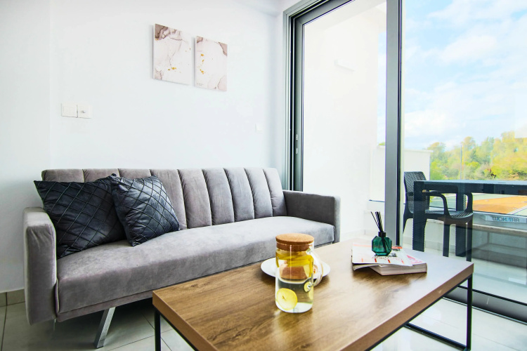 Phaedrus Living: Executive Harbour Suites 203