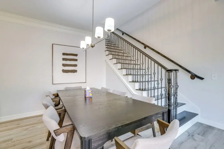 Yard & Workspaces: Luxe Duplex Unit in Houston