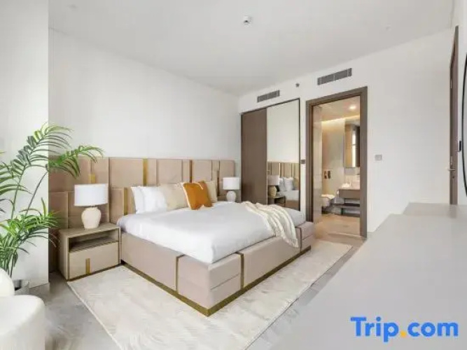 Modern 1BR Apartment with Burj Khalifa View