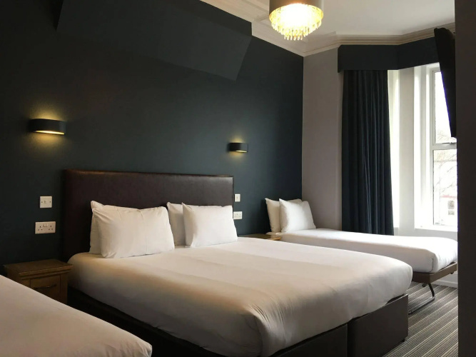 Applewood Hotel