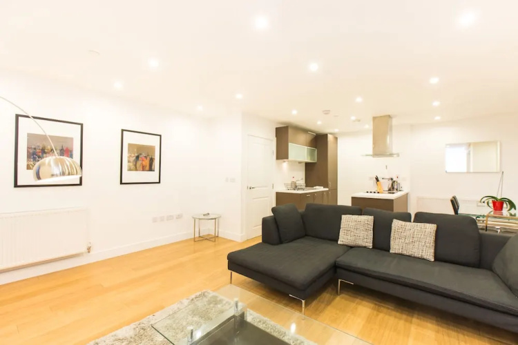Two Bedroom Apartment Aldgate
