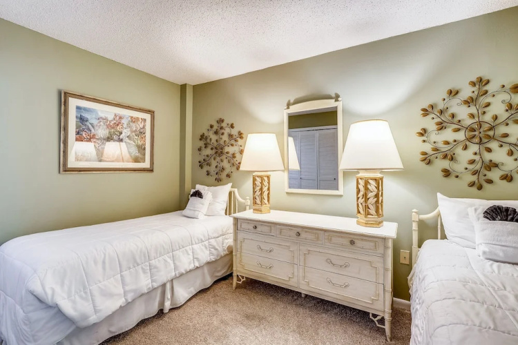 Inlet Reef 617 2 Bedroom Condo by RedAwning