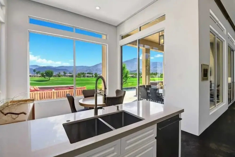 Legends by Avantstay Stunning Golf Villa Featuring Spa, Pool & Fire-pit