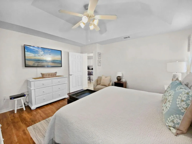 Sandy Toes by Destin Getaways