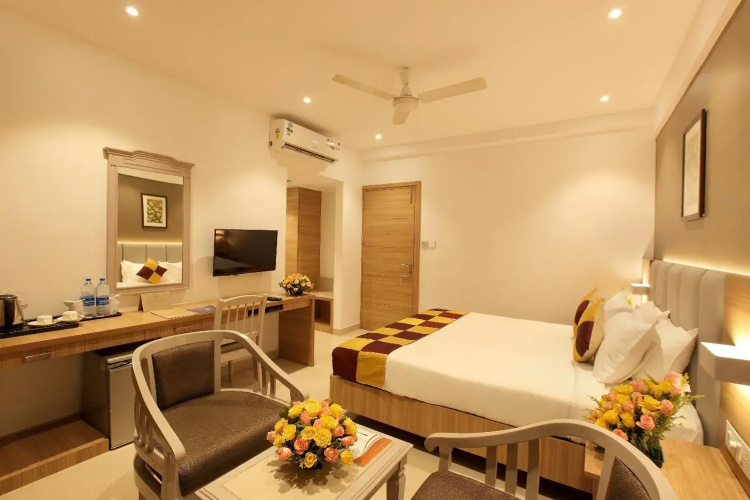 OYO Premium Alleppey Iron Bridge