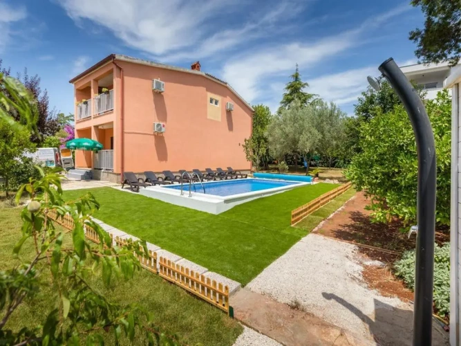 4 Bedrooms Villa