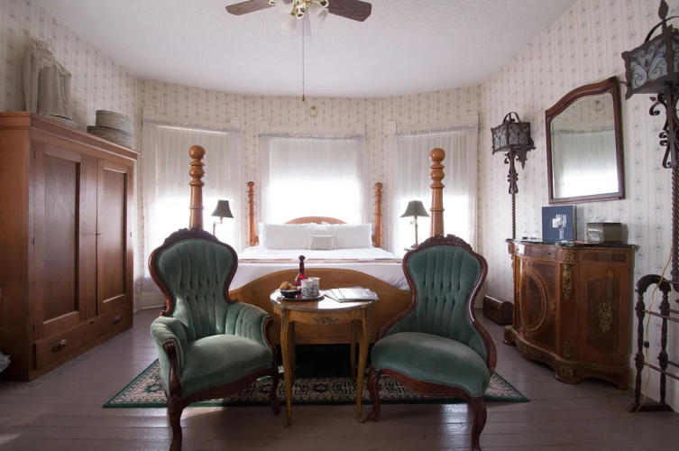 Munzesheimer Manor B&B