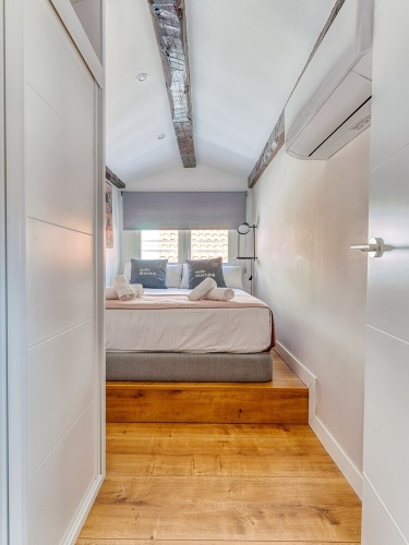 1 Bedroom Attic Apartment