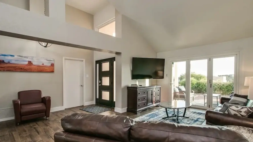 3 Bedrooms Studio