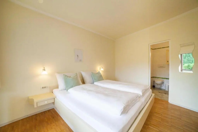 Wanda Apartment 7