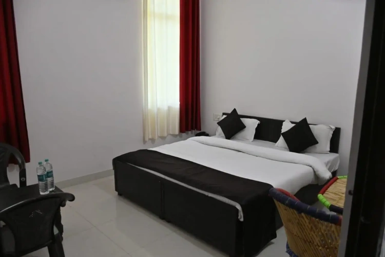 Standard room with land view