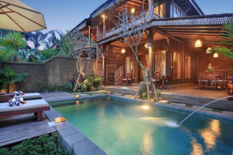2 Bedrooms Villa