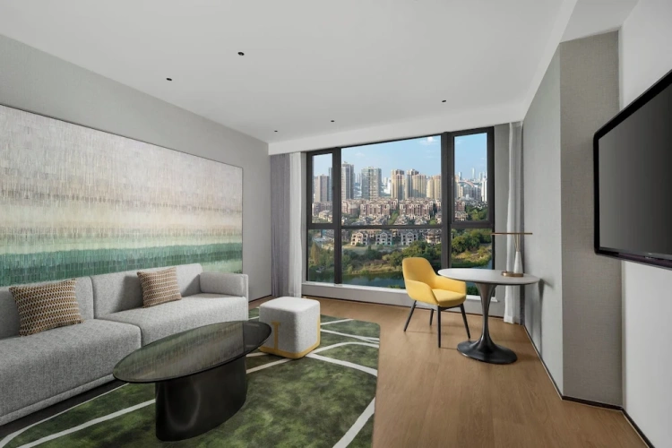 1 Bedroom Suite with lake view