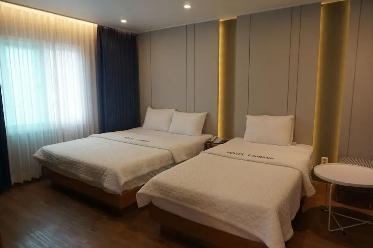 Lang Sam Hotel