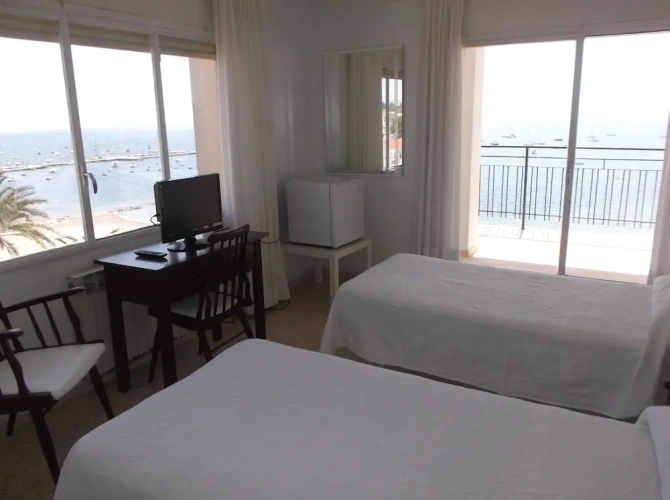 Standard Twin room with balcony and with sea view
