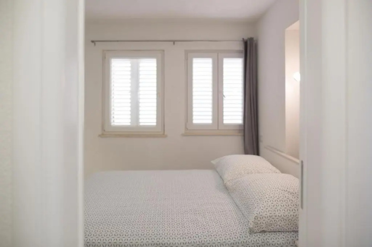 Serious Job Apartment