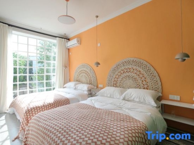 Standard Twin room with view
