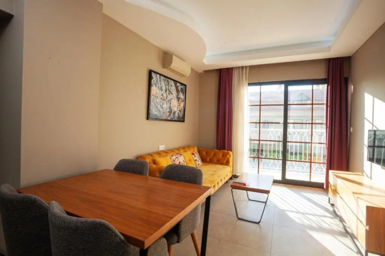 1 Room, Luxury shared pool apartment