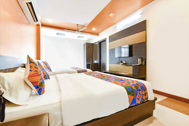 Fabhotel Sanjay Palace